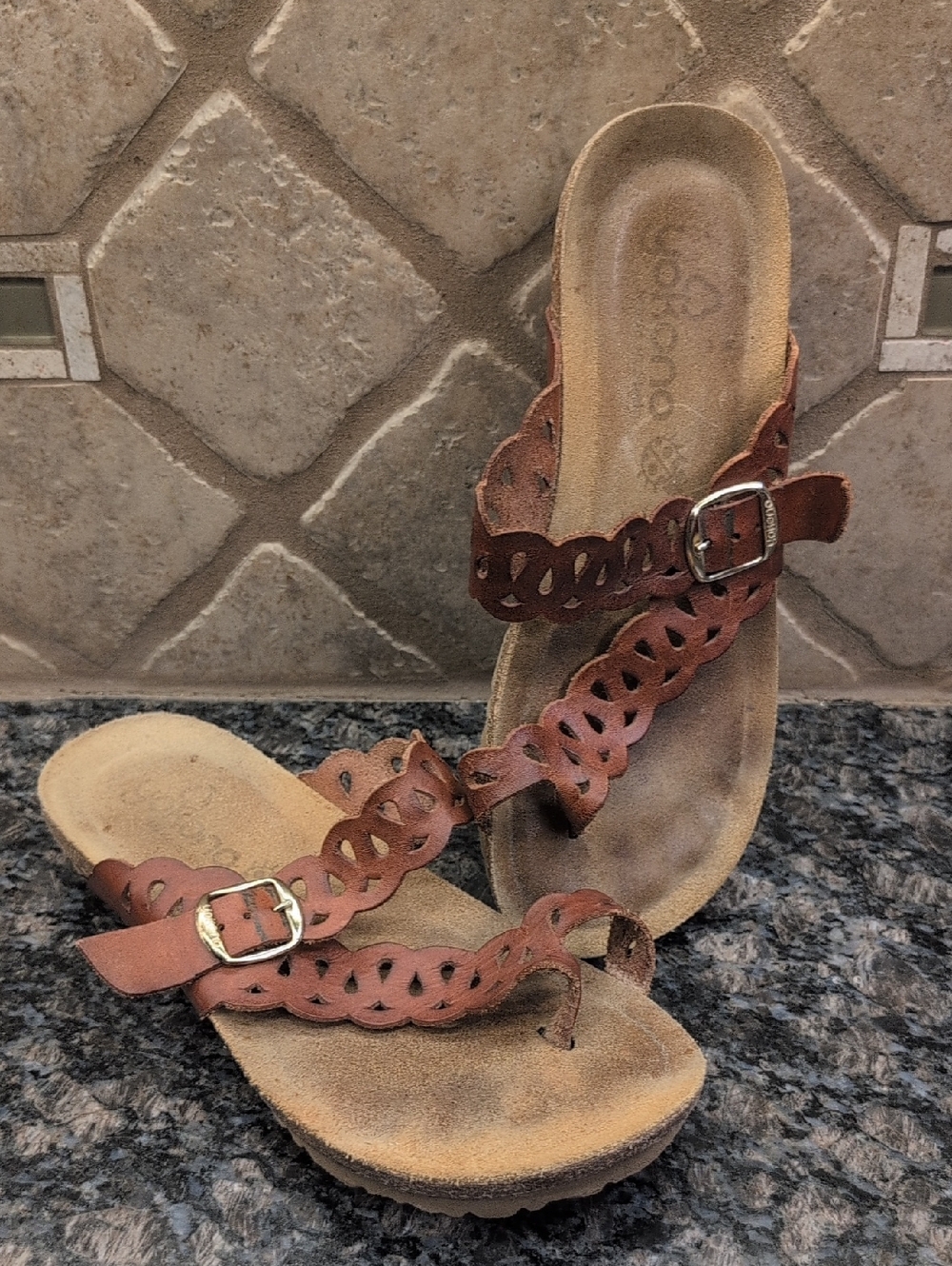 Women’s Yokono Brown Leather Scalloped Strap Sandals Size 6